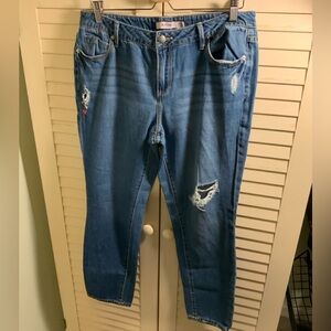 SALE!! 3/$20 - 🌻 Cute distressed jeans 🌻